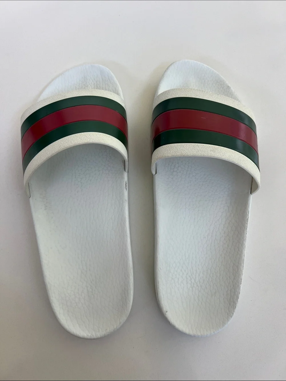 Gucci pursuit ‘72 web rubber open toe slide white sandals green and red striped